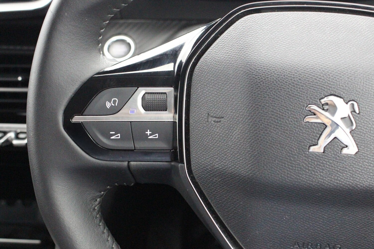 Used Peugeot 208 2023 for sale - 77698295: Photo 18