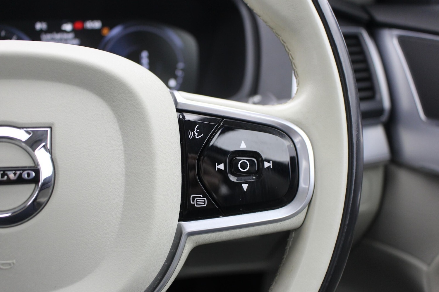 Used Volvo XC90 2017 for sale - 77145852: Photo 25