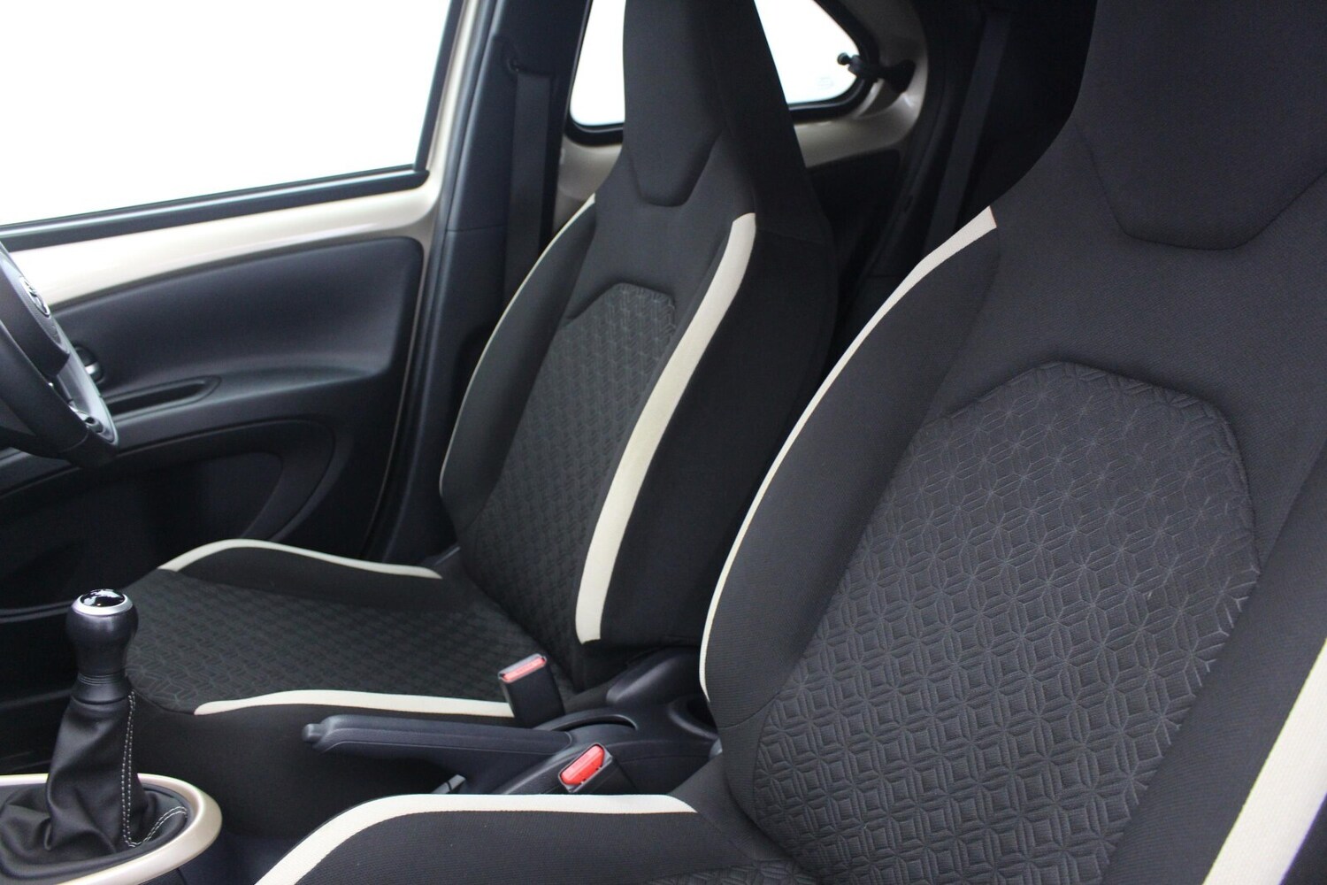 Used Toyota Aygo X 2022 for sale - 76434956: Photo 7