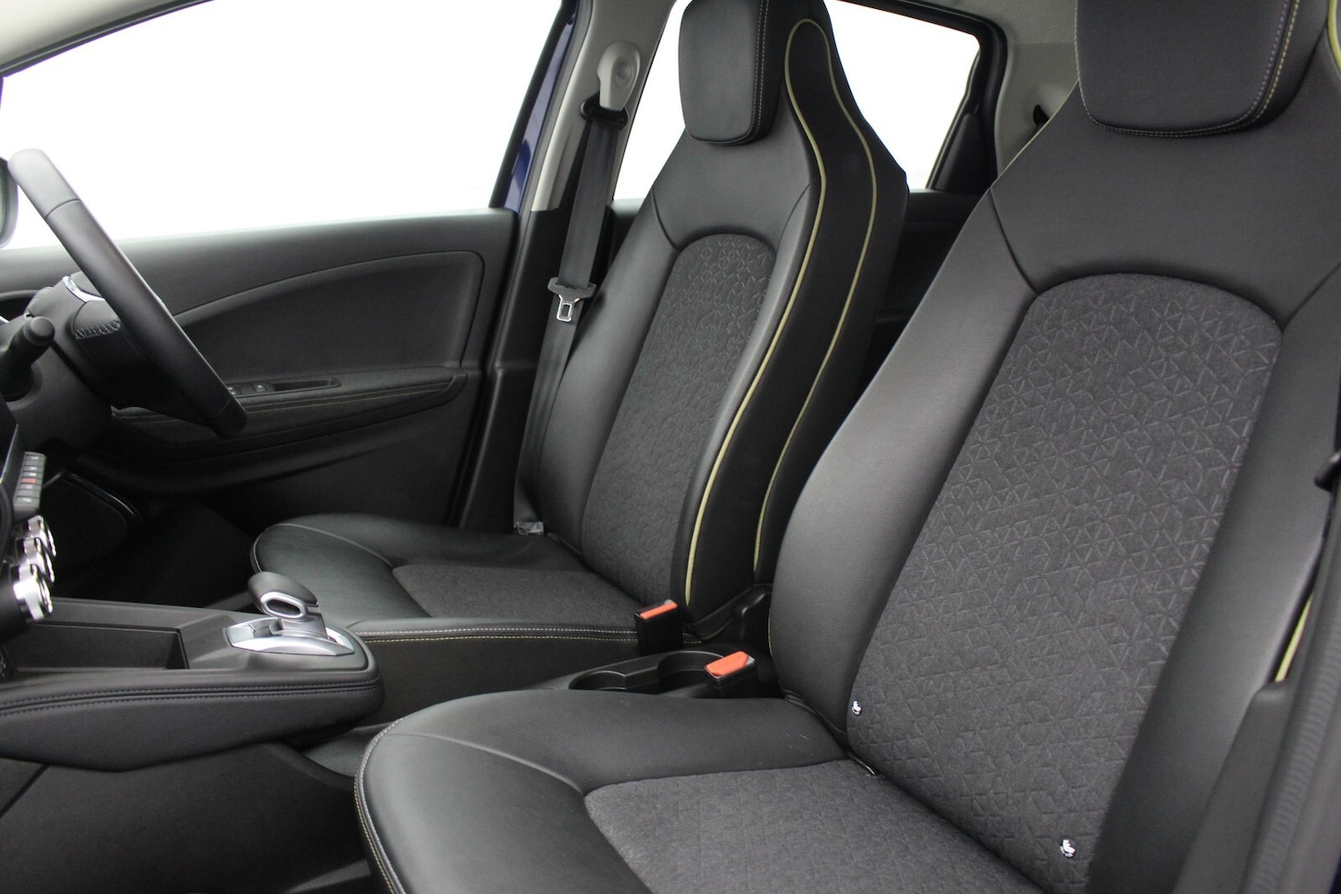 Used Renault Zoe 2023 for sale - 76442108: Photo 8