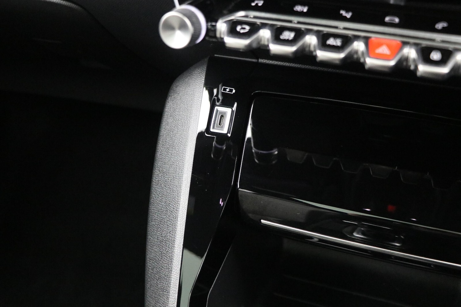 Used Peugeot 2008 2020 for sale - 77360438: Photo 32