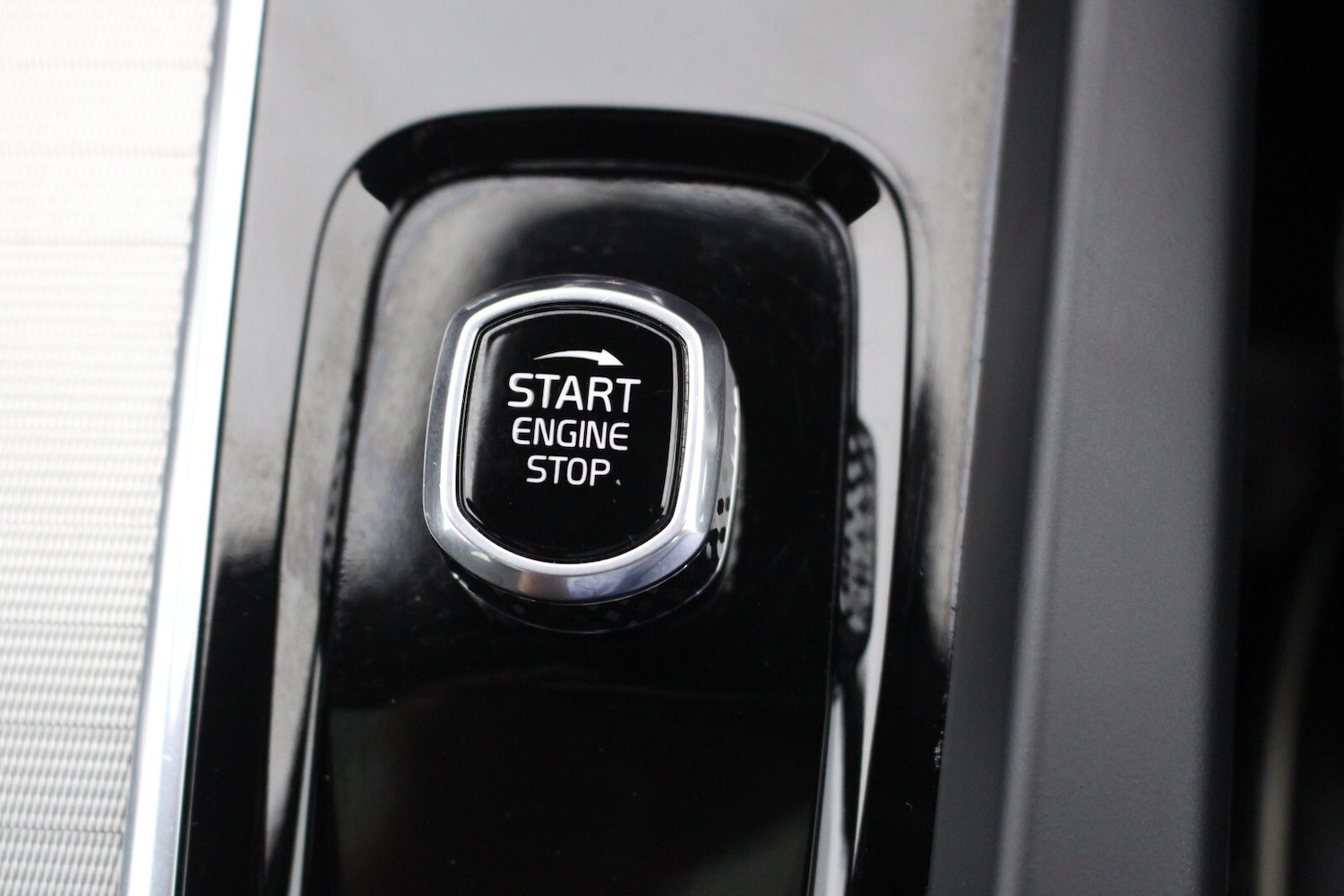 Used Volvo XC60 2024 for sale - 76954440: Photo 25