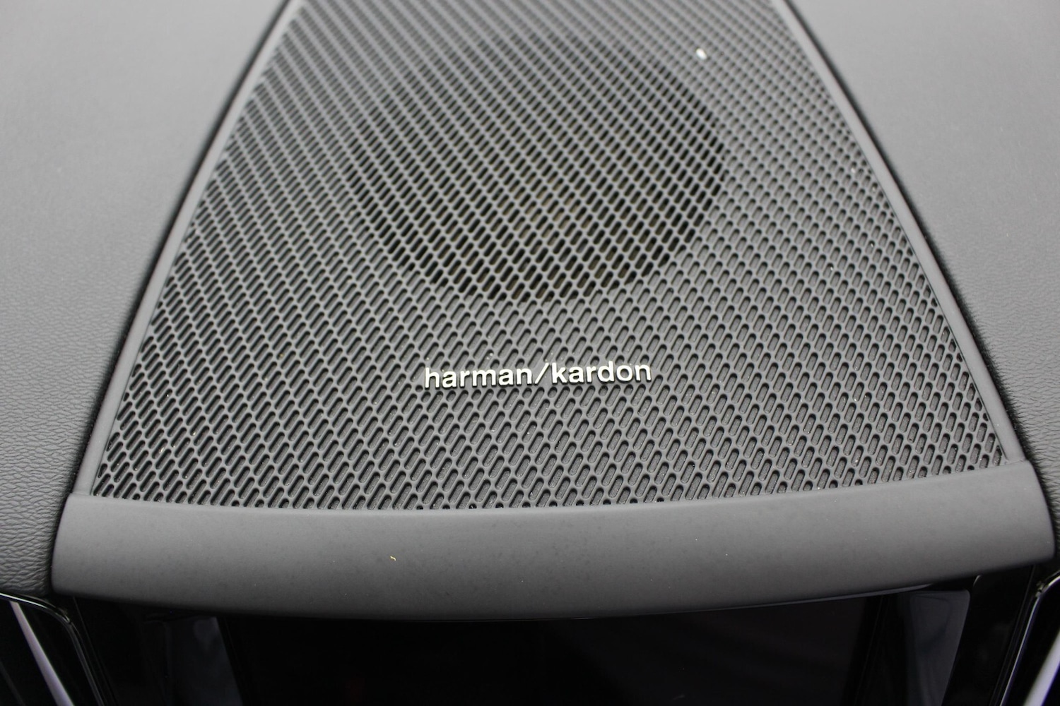 Used Volvo XC60 2024 for sale - 76954440: Photo 30