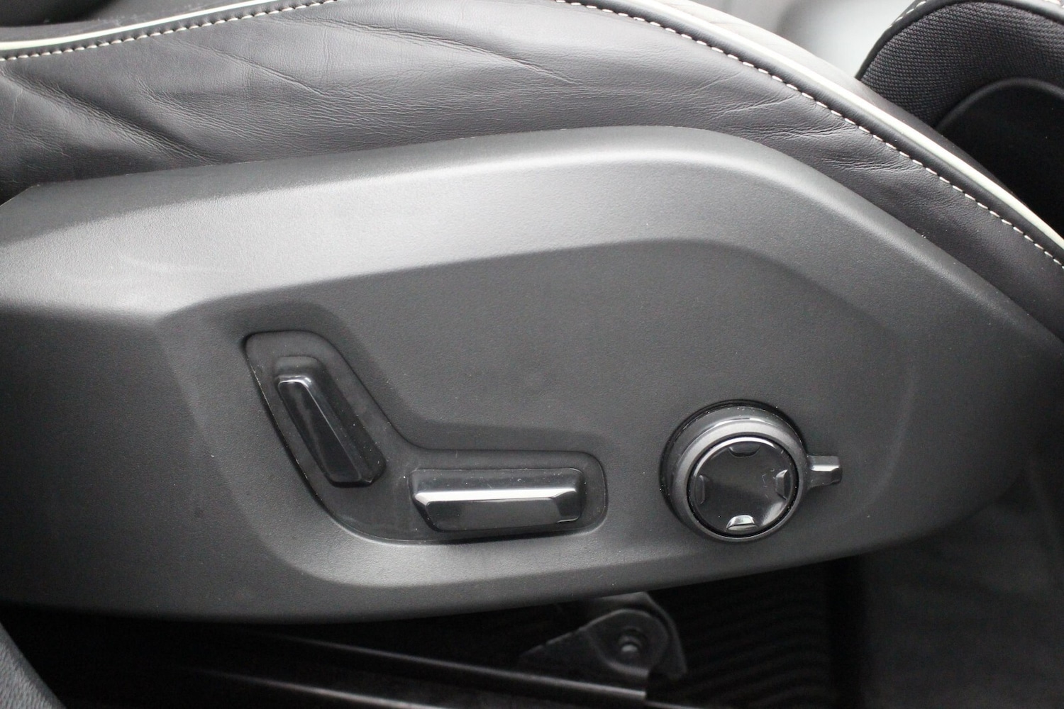 Used Volvo XC60 2024 for sale - 76954440: Photo 32