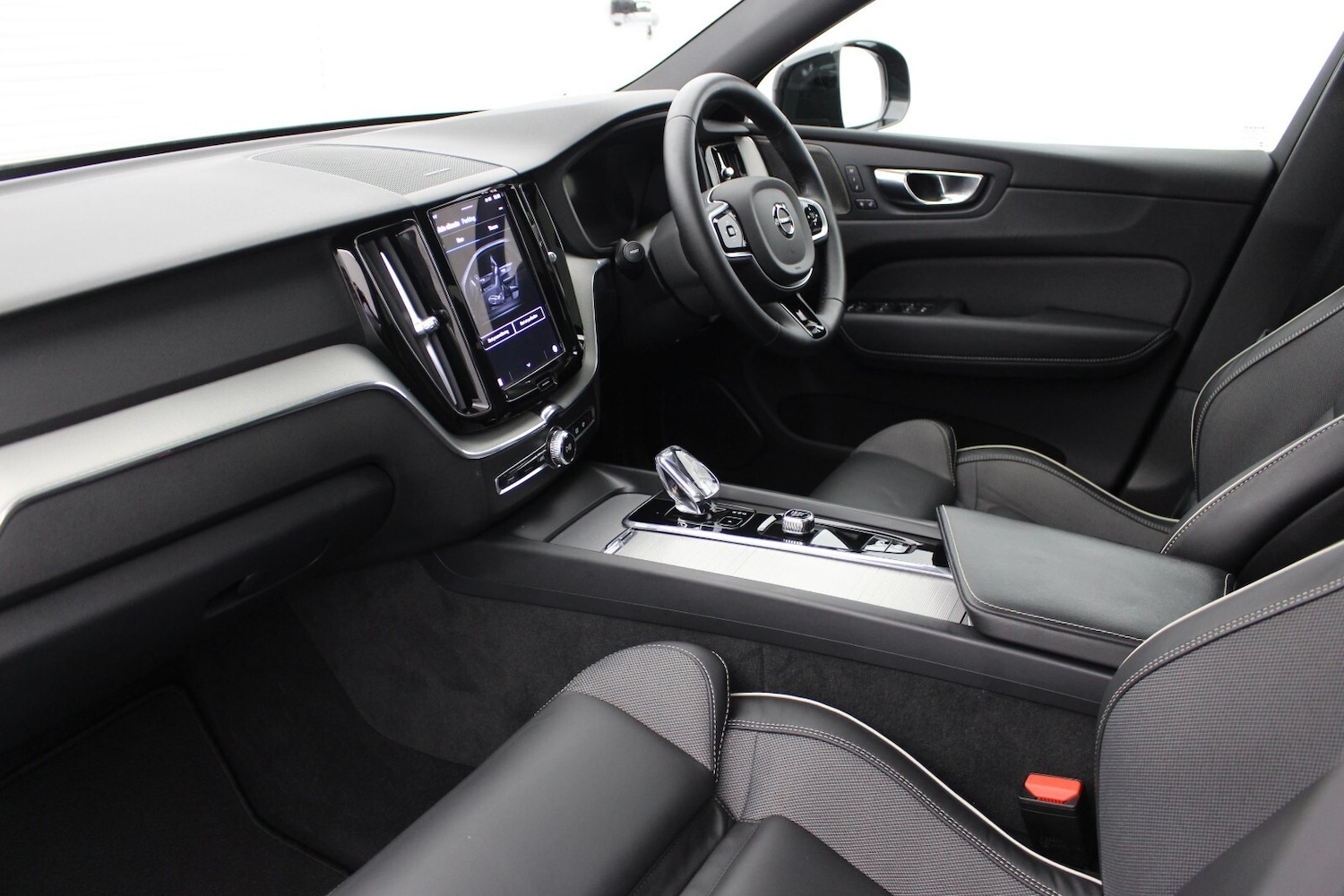 Used Volvo XC60 2024 for sale - 76954440: Photo 6