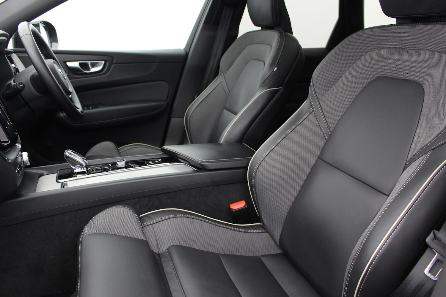 Used Volvo XC60 2024 for sale - 76954440: Photo 7