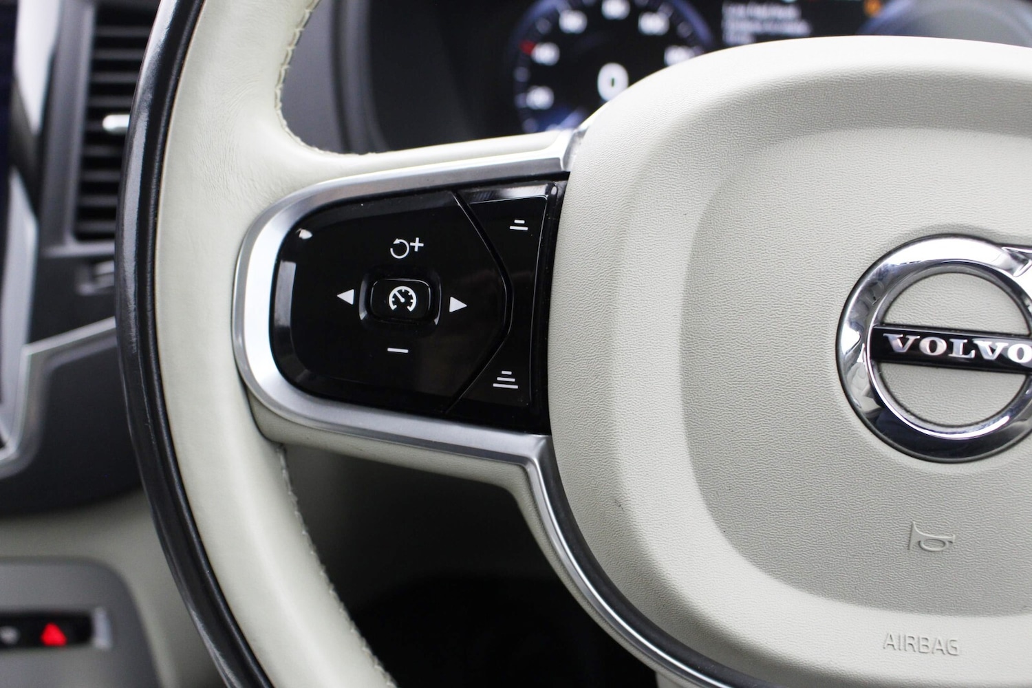 Used Volvo XC90 2017 for sale - 77307419: Photo 24