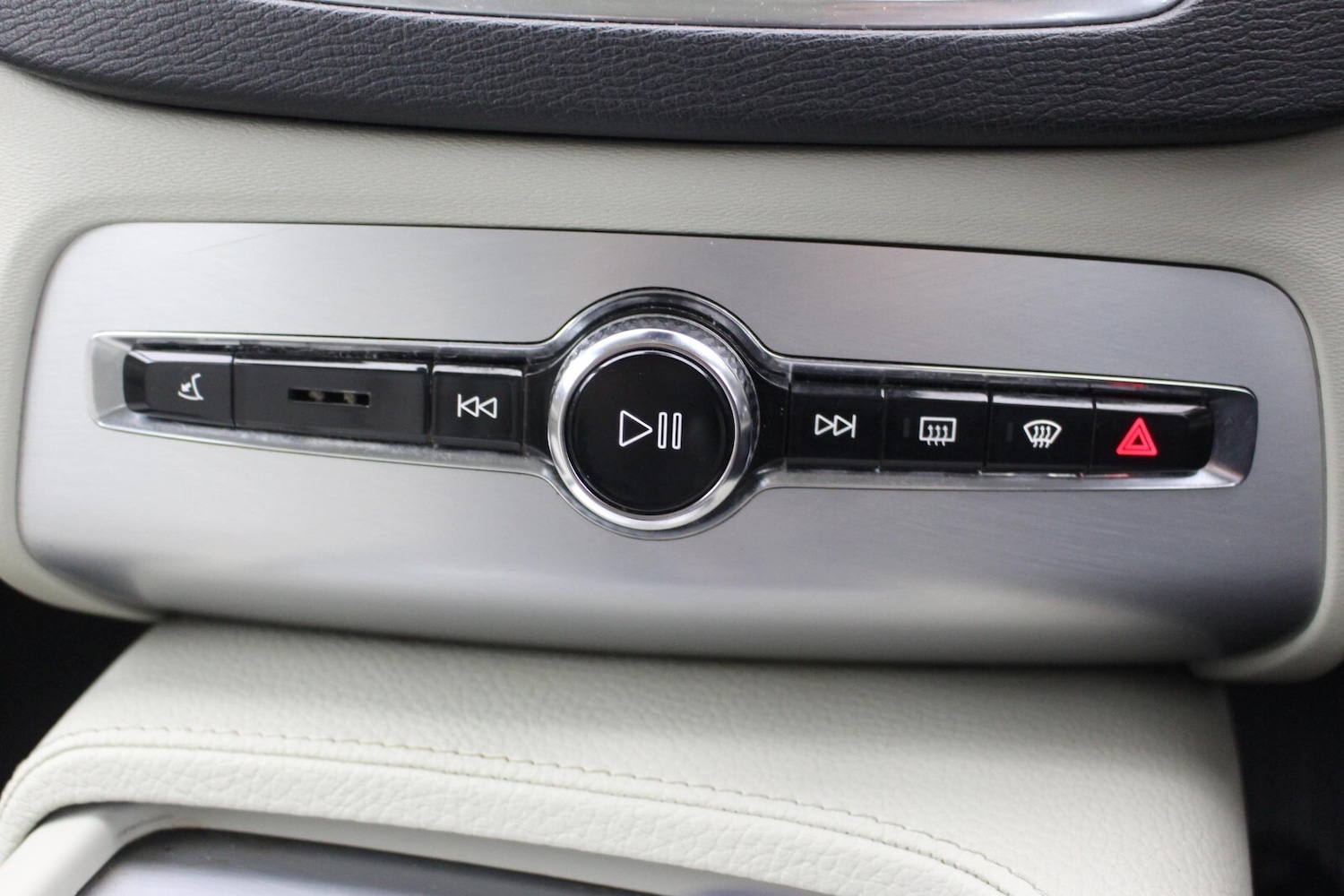 Used Volvo XC90 2017 for sale - 77307419: Photo 28