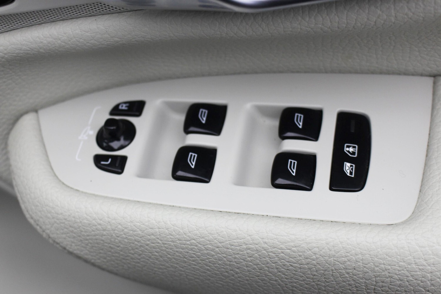 Used Volvo XC90 2017 for sale - 77307419: Photo 31