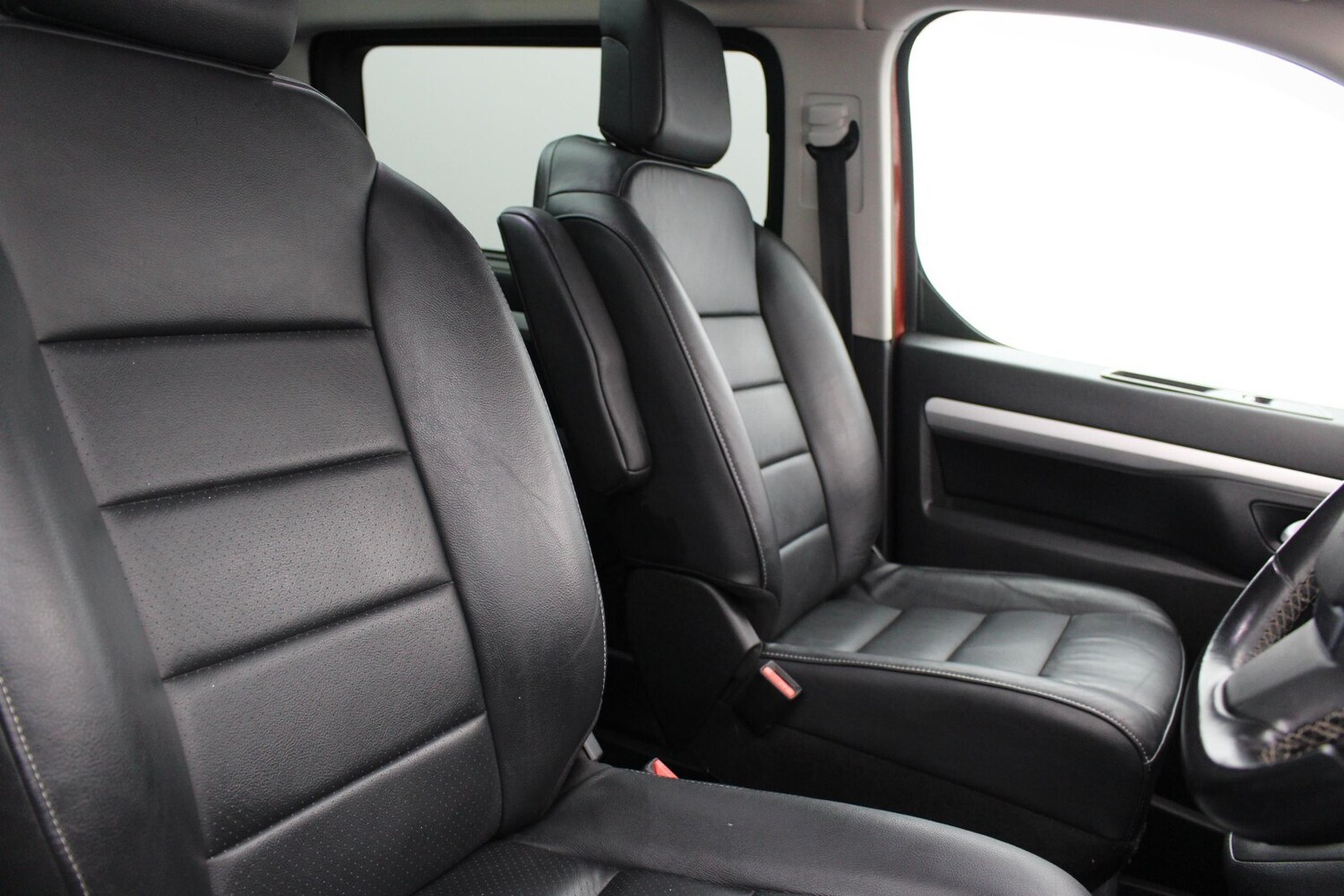 Used Peugeot Traveller 2020 for sale - 76540010: Photo 39