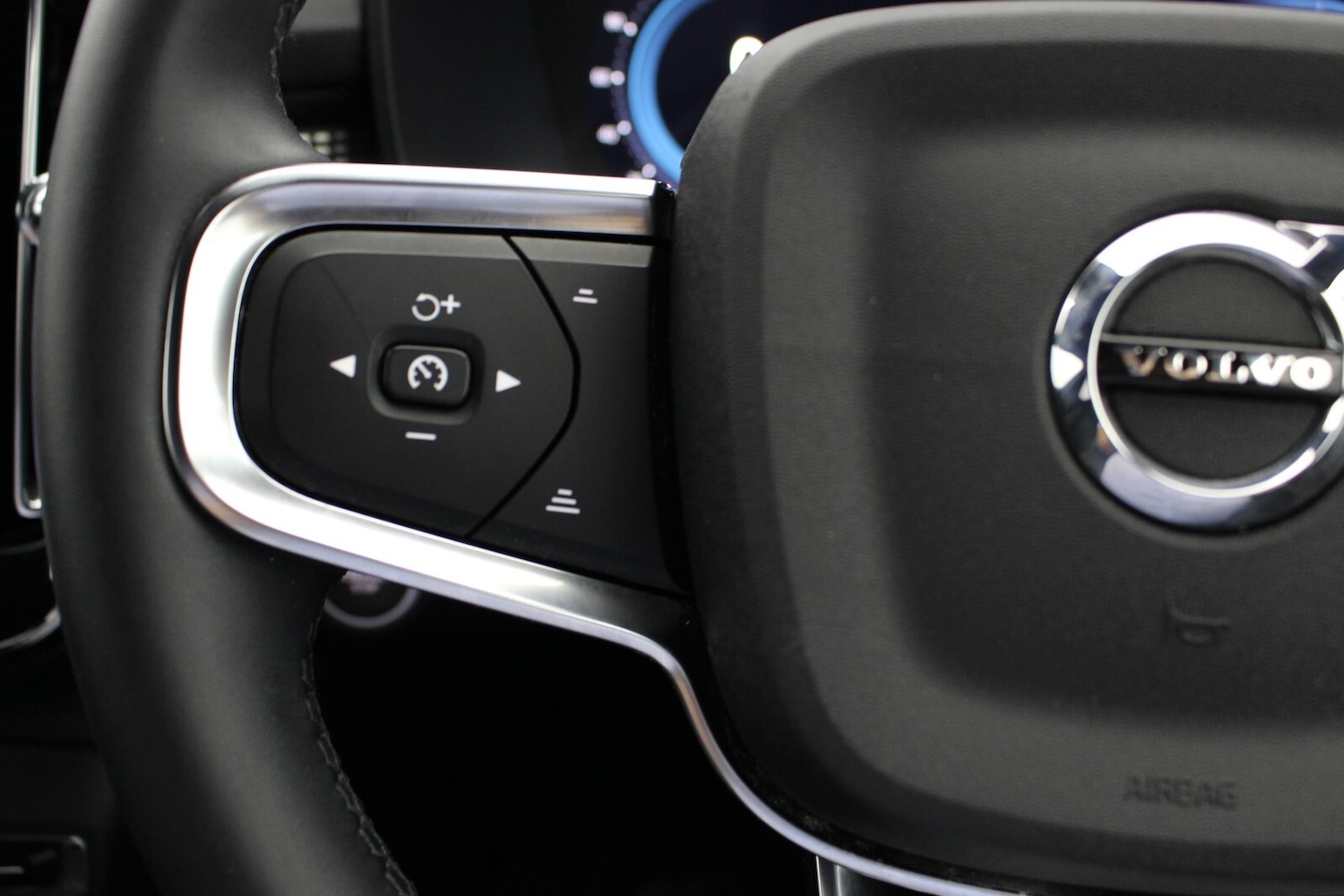 Used Volvo XC40 2024 for sale - 77031320: Photo 16