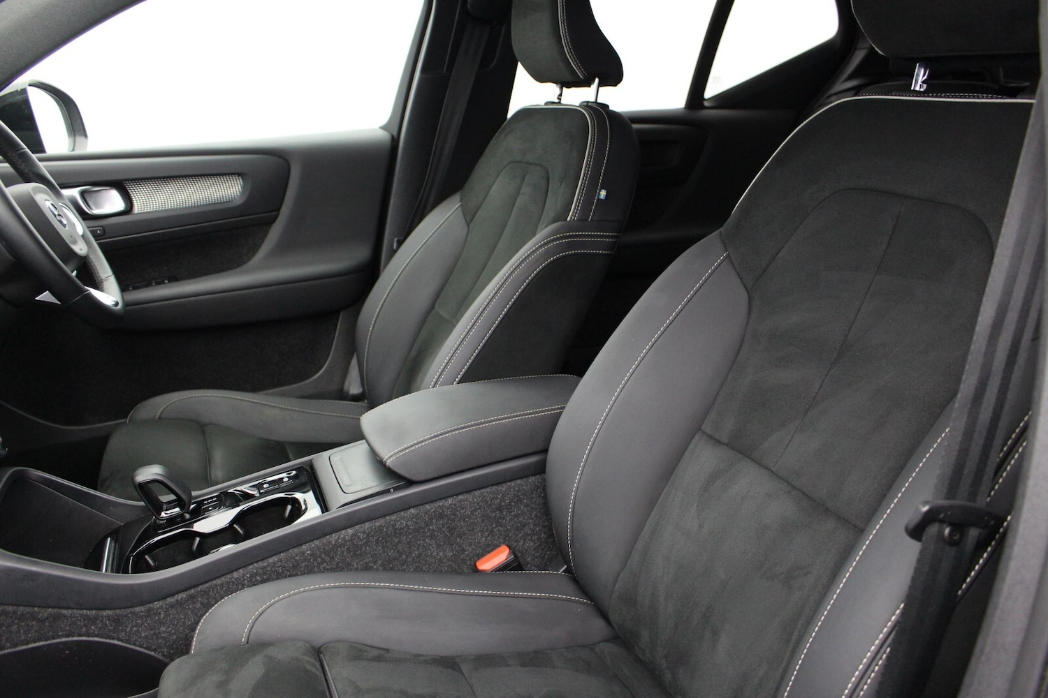 Used Volvo XC40 2024 for sale - 77031320: Photo 7