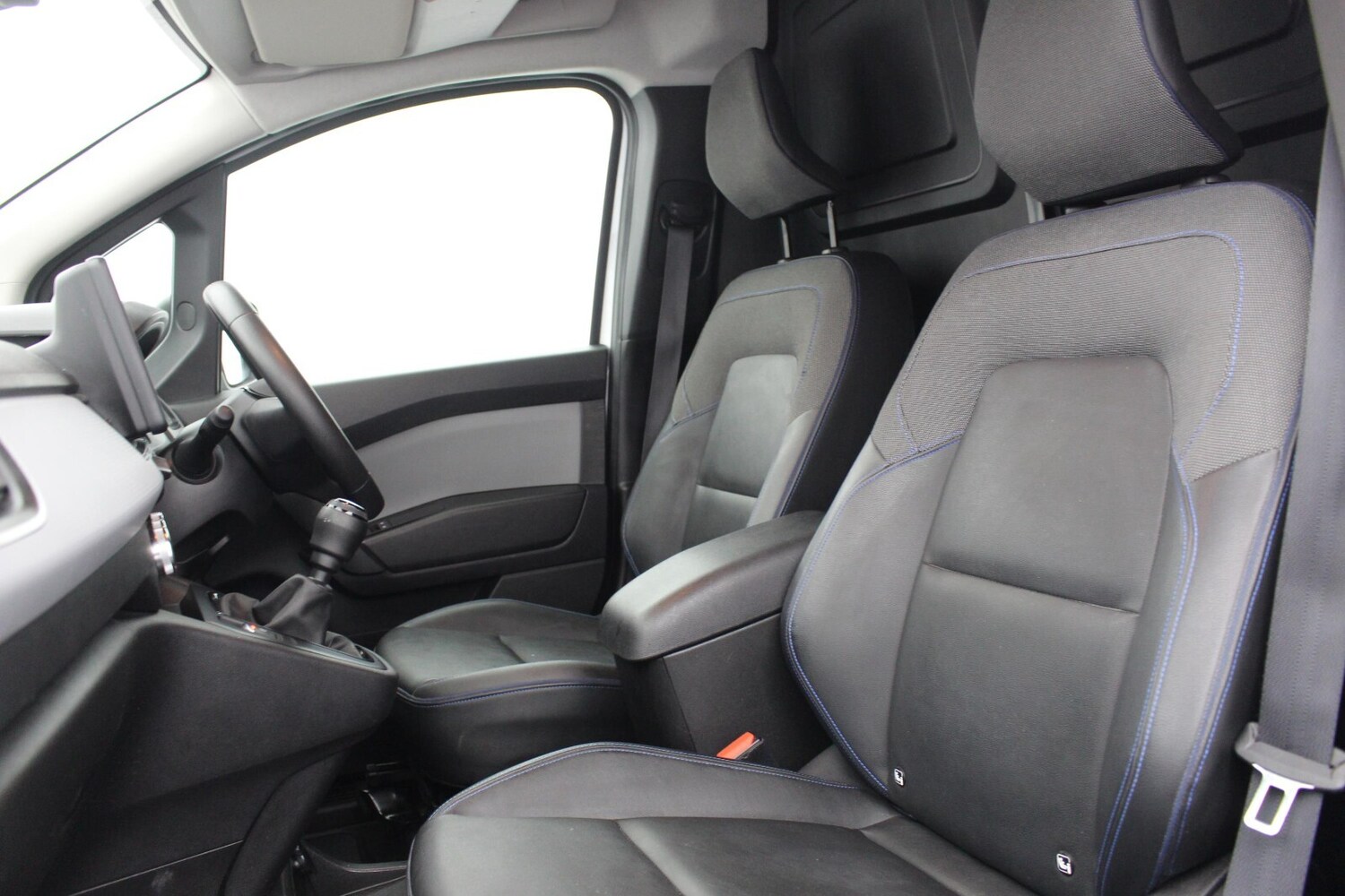 Used Nissan Other 2023 for sale - 77740002: Photo 13