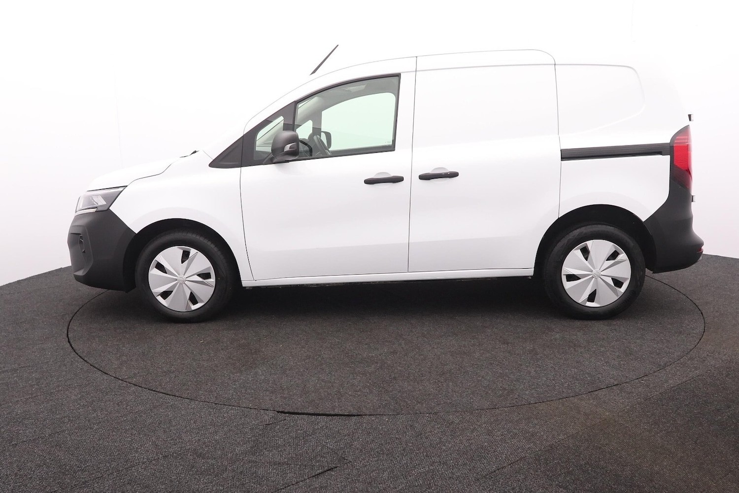 Used Nissan Other 2023 for sale - 77740002: Photo 2