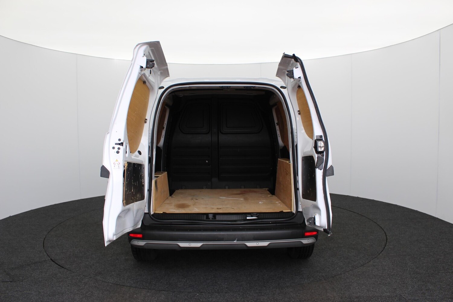 Used Nissan Other 2023 for sale - 77740002: Photo 6