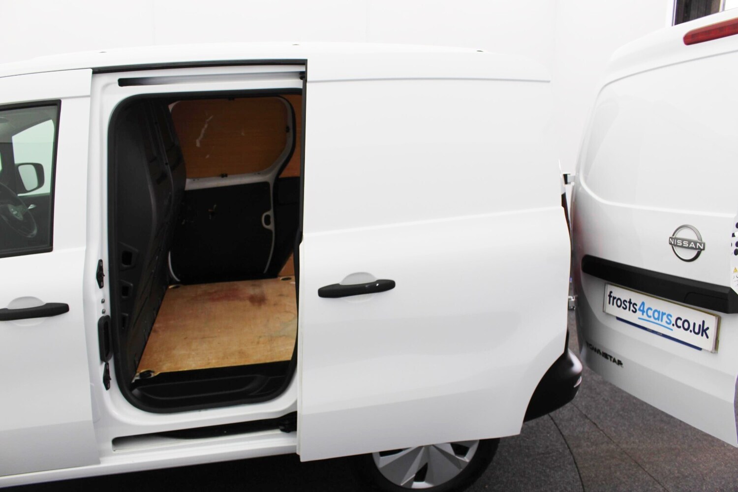 Used Nissan Other 2023 for sale - 77740002: Photo 8