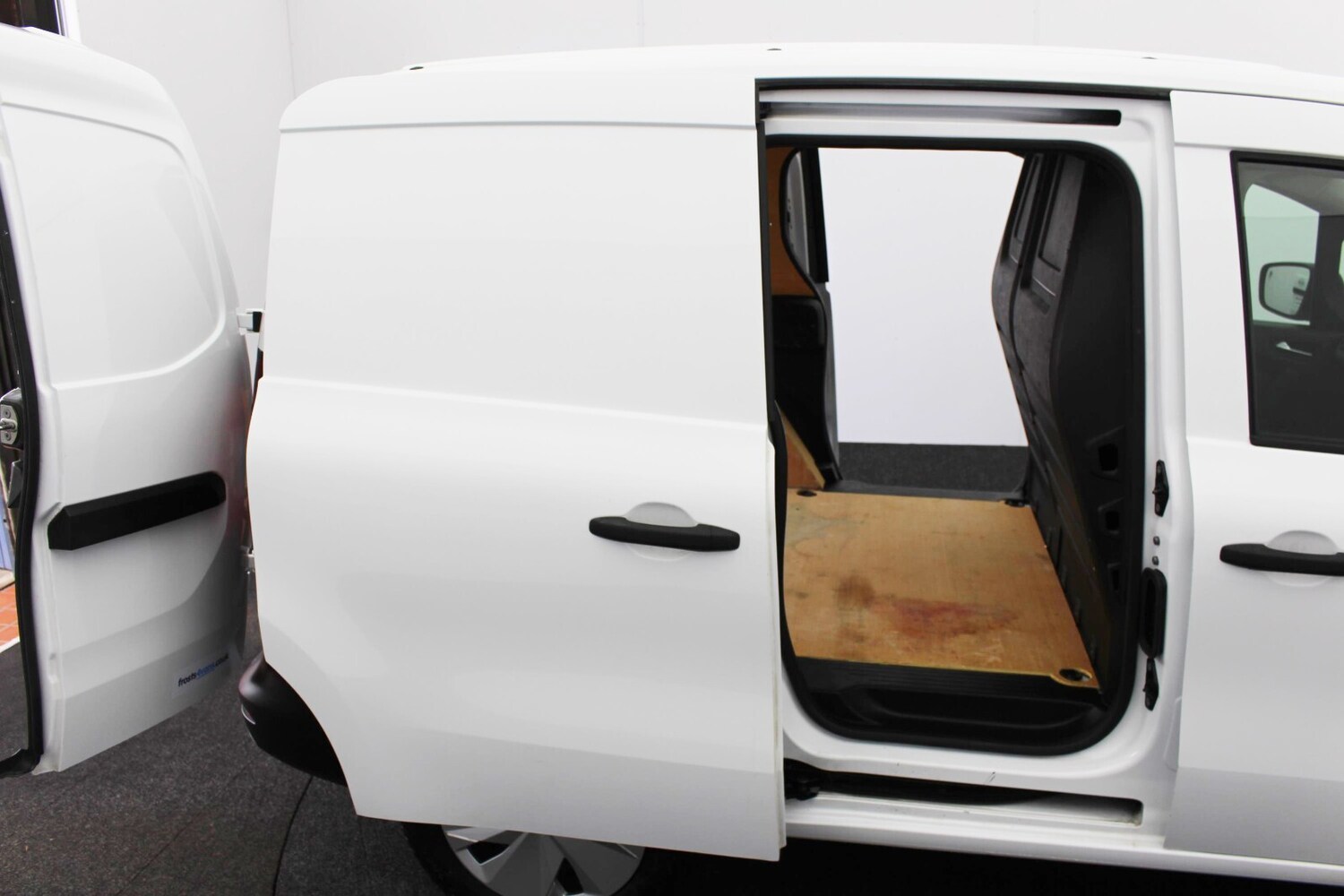 Used Nissan Other 2023 for sale - 77740002: Photo 9