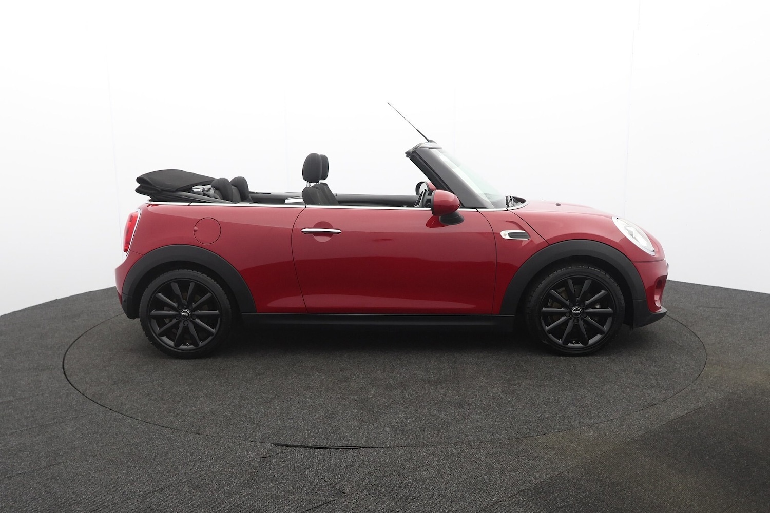 Used MINI Convertible 2016 for sale - 77917924: Photo 2