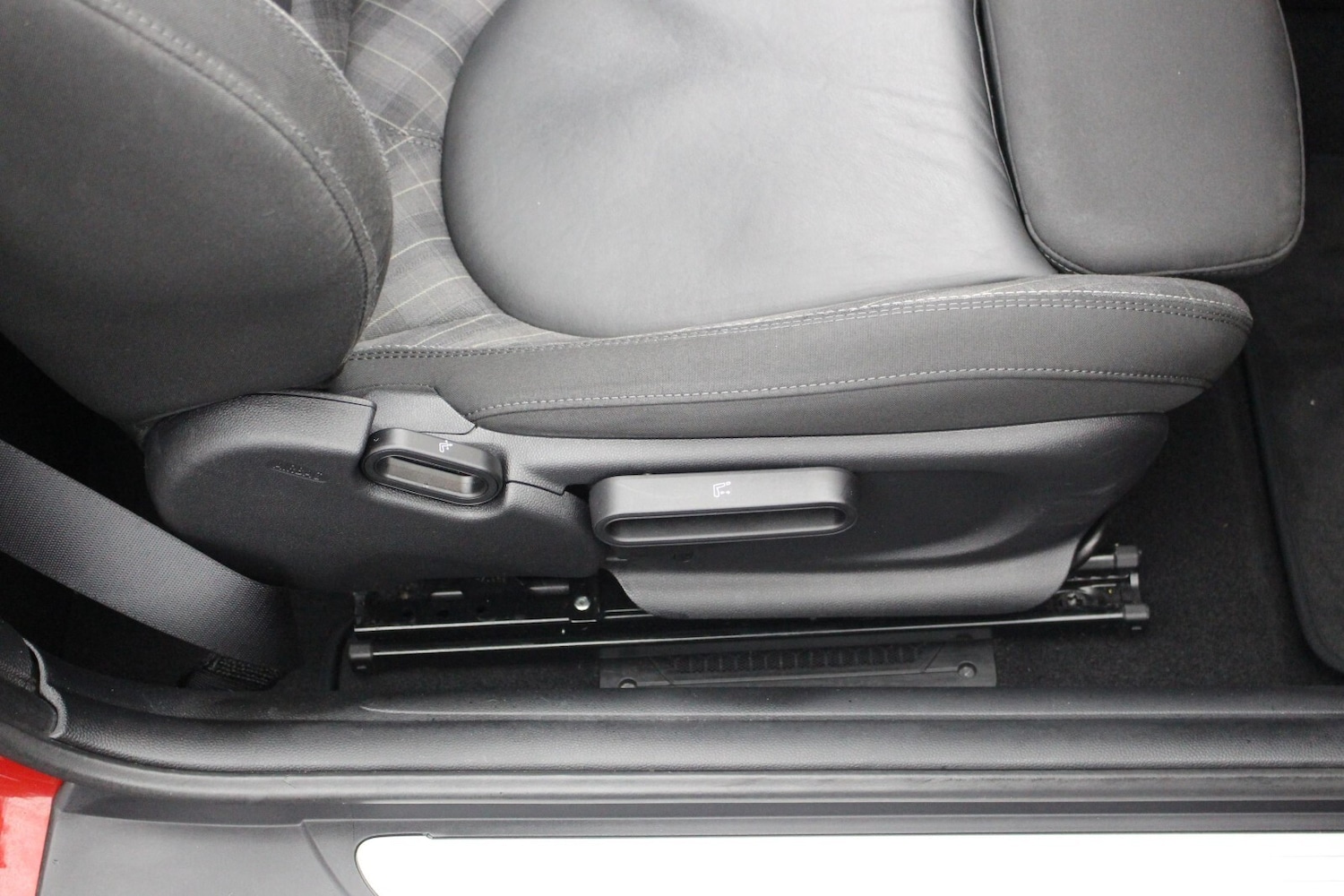 Used MINI Convertible 2016 for sale - 77917924: Photo 25