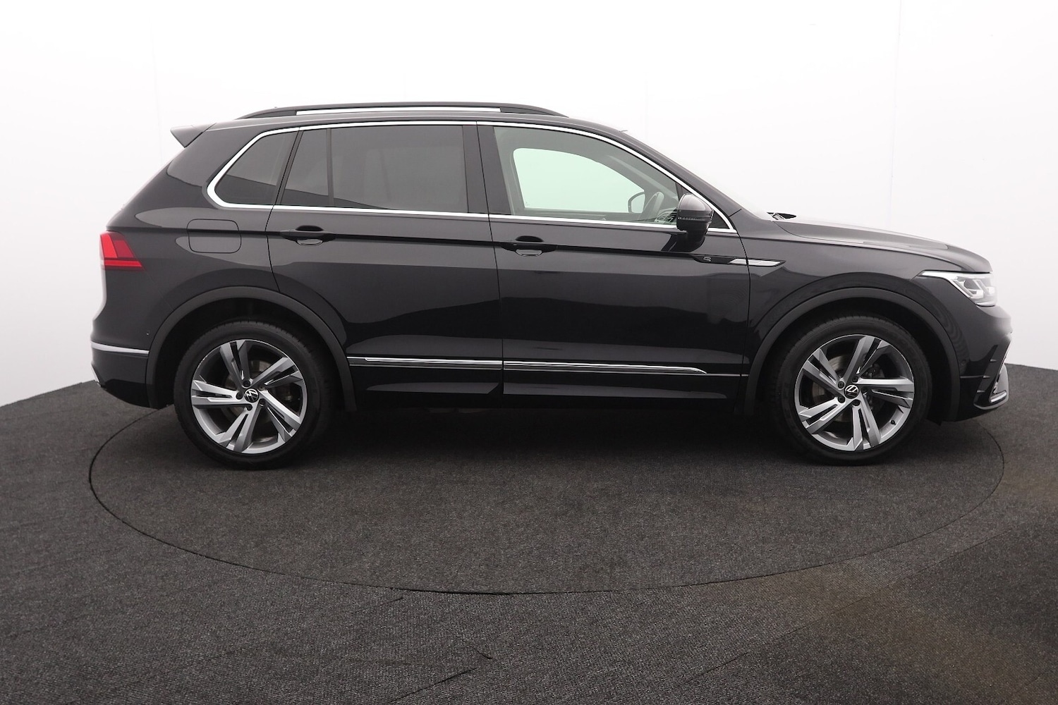 Used Volkswagen Tiguan 2023 for sale - 77732377: Photo 2
