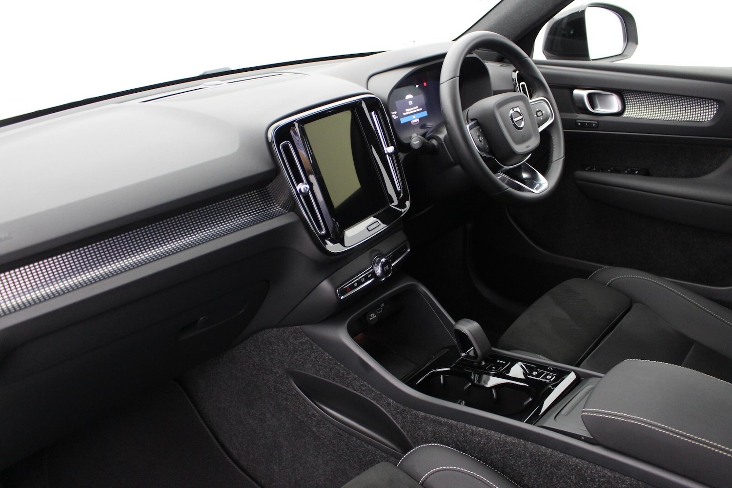 Used Volvo XC40 2025 for sale - 77965068: Photo 10