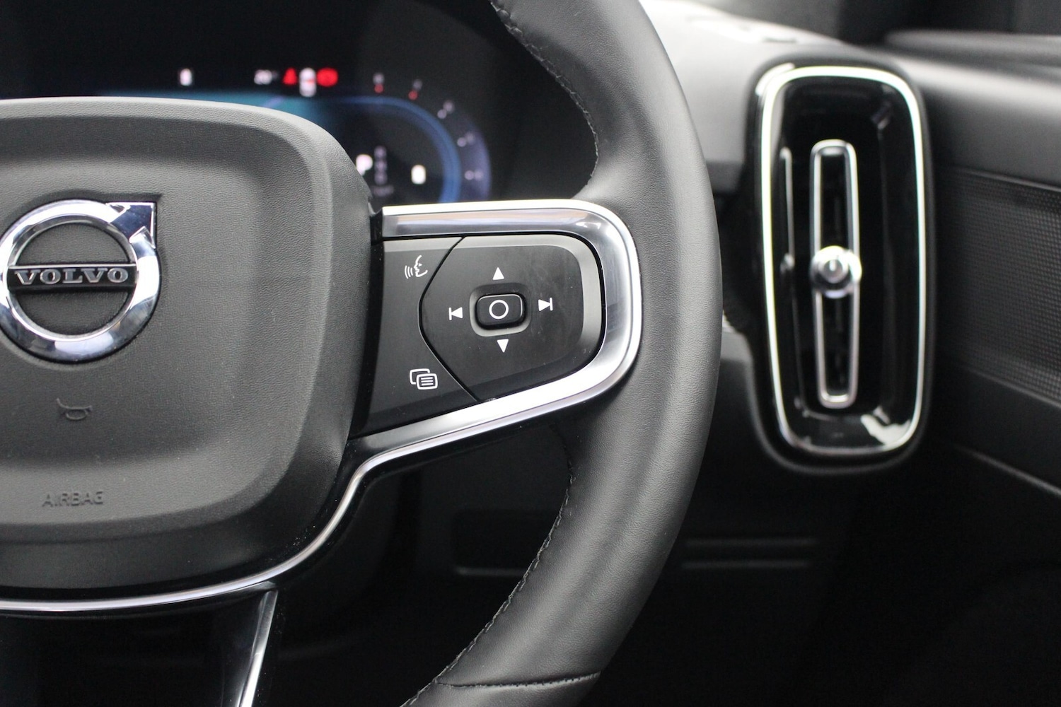 Used Volvo XC40 2025 for sale - 77965068: Photo 20