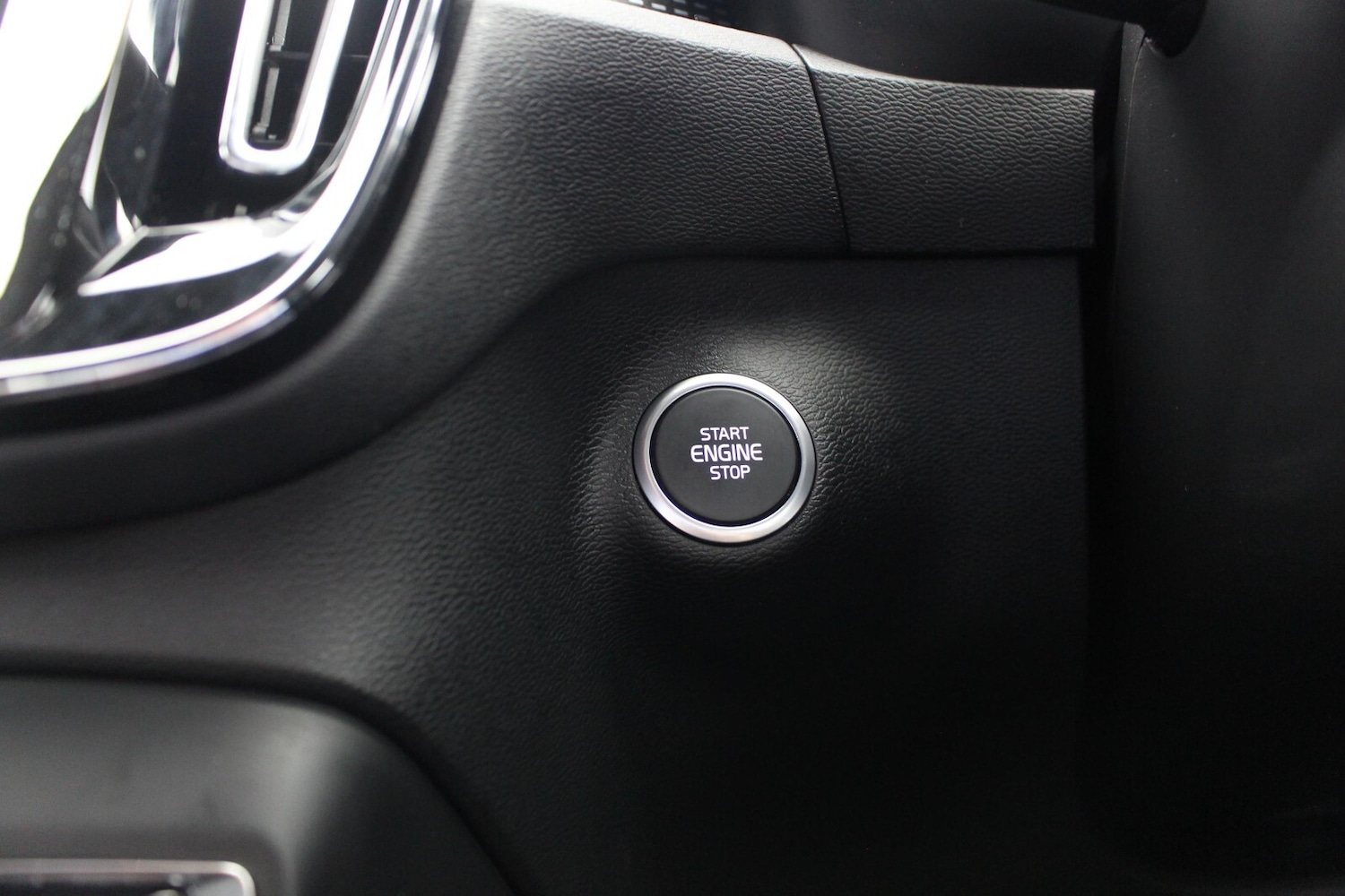 Used Volvo XC40 2025 for sale - 77965068: Photo 25