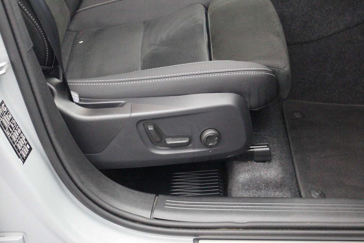 Used Volvo XC40 2025 for sale - 77965068: Photo 28