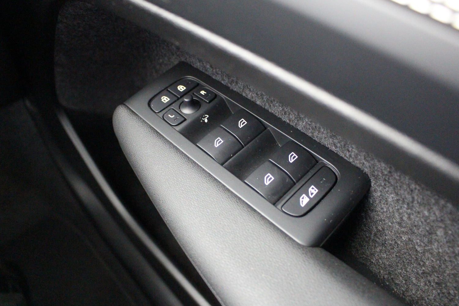 Used Volvo XC40 2025 for sale - 77965068: Photo 29