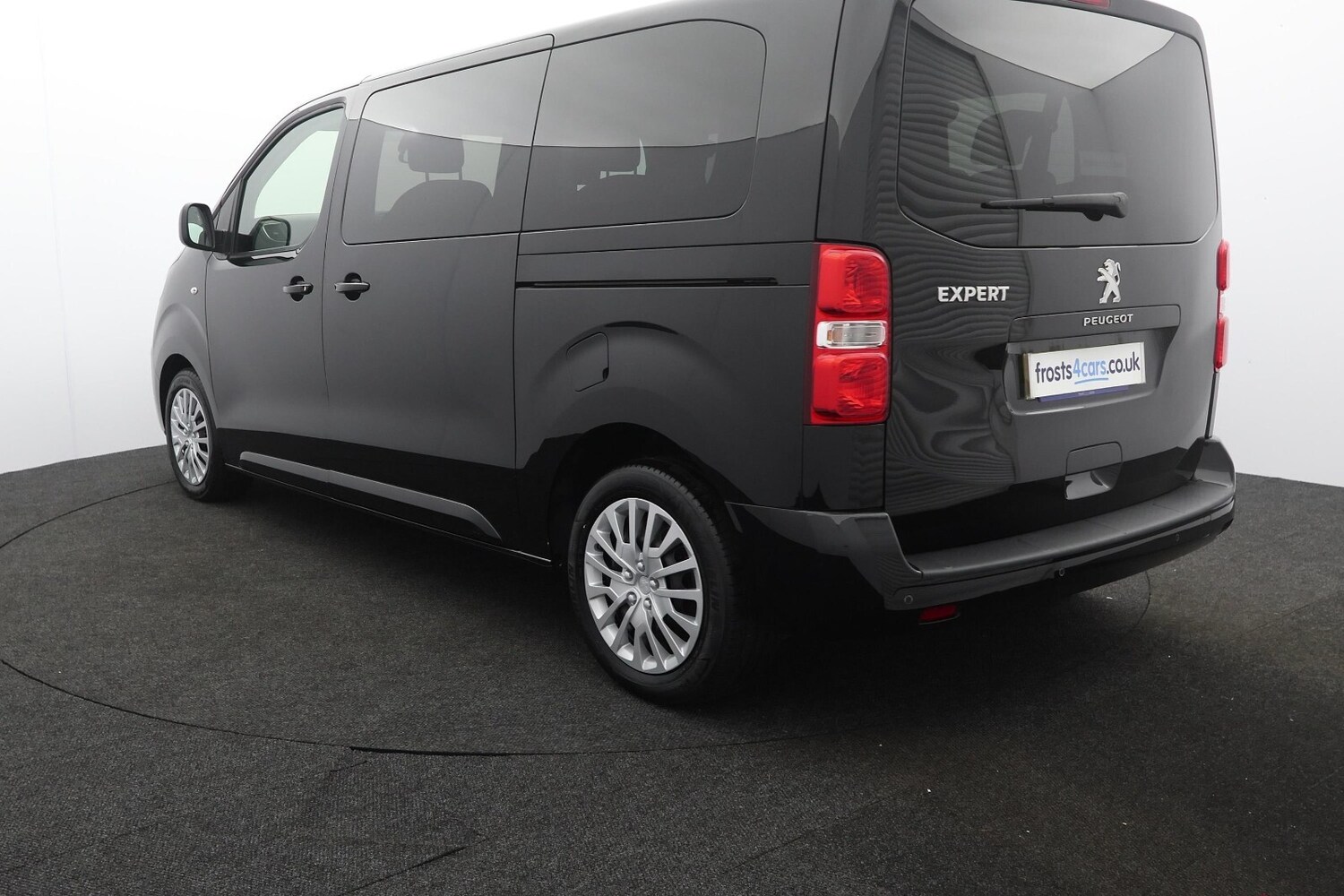 Used Peugeot Traveller 2020 for sale - 76552274: Photo 35