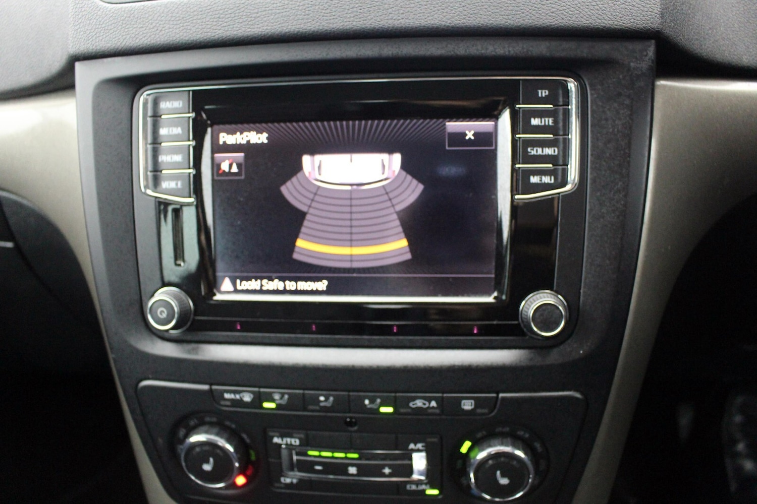 Used Skoda Yeti 2015 for sale - 76615009: Photo 12