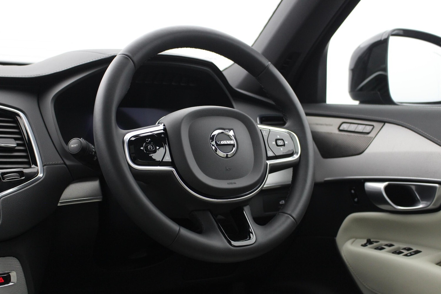 Used Volvo XC90 2023 for sale - 76410495: Photo 30