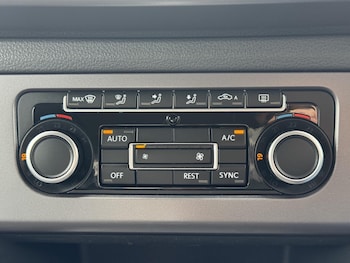 Used Volkswagen Amarok 2015 for sale - 78561579: Photo