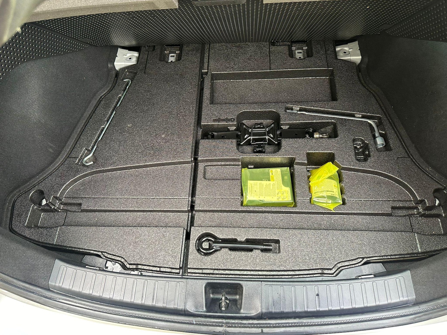 Used Toyota Prius 2025 for sale - 76562340: Photo 24