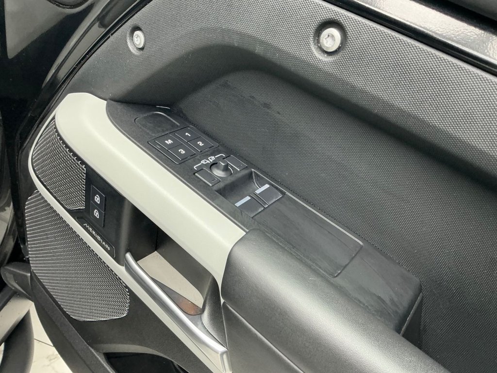 Used Land Rover Defender 2022 for sale - 78044893: Photo 14