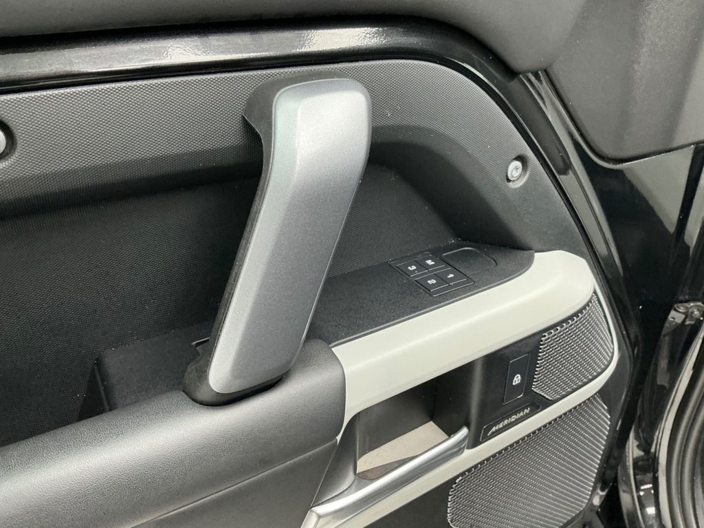 Used Land Rover Defender 2022 for sale - 78044893: Photo 30