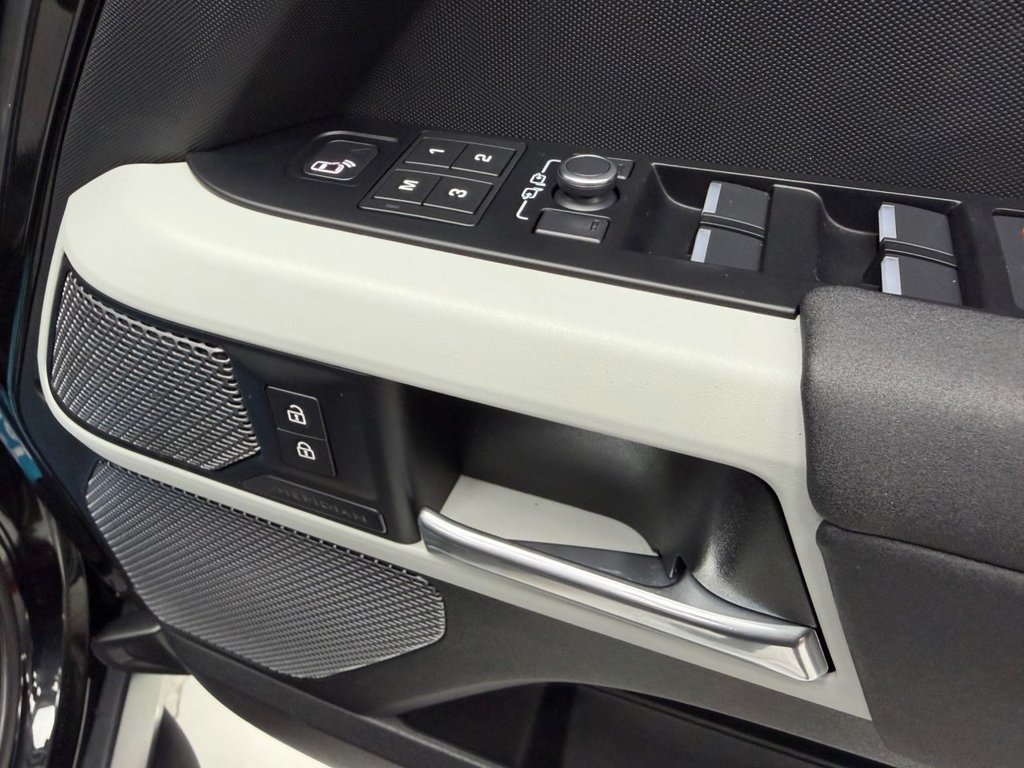 Used Land Rover Defender 2021 for sale - 76245316: Photo 23