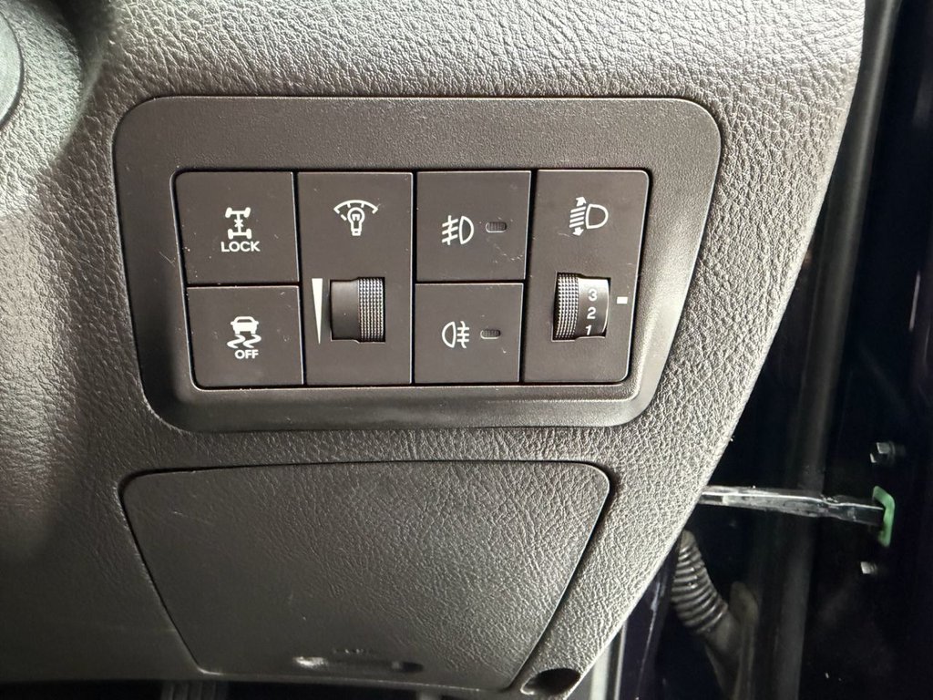 Used Hyundai Santa Fe 2012 for sale - 76406896: Photo 16