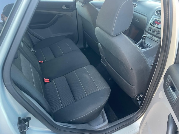 Used Ford Focus 2010 for sale - 76218026: Photo 9