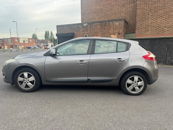 Used Renault Megane 2010 for sale - 75918454: Photo