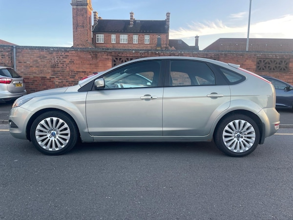 Used Ford Focus 2010 for sale - 76231792: Photo 2