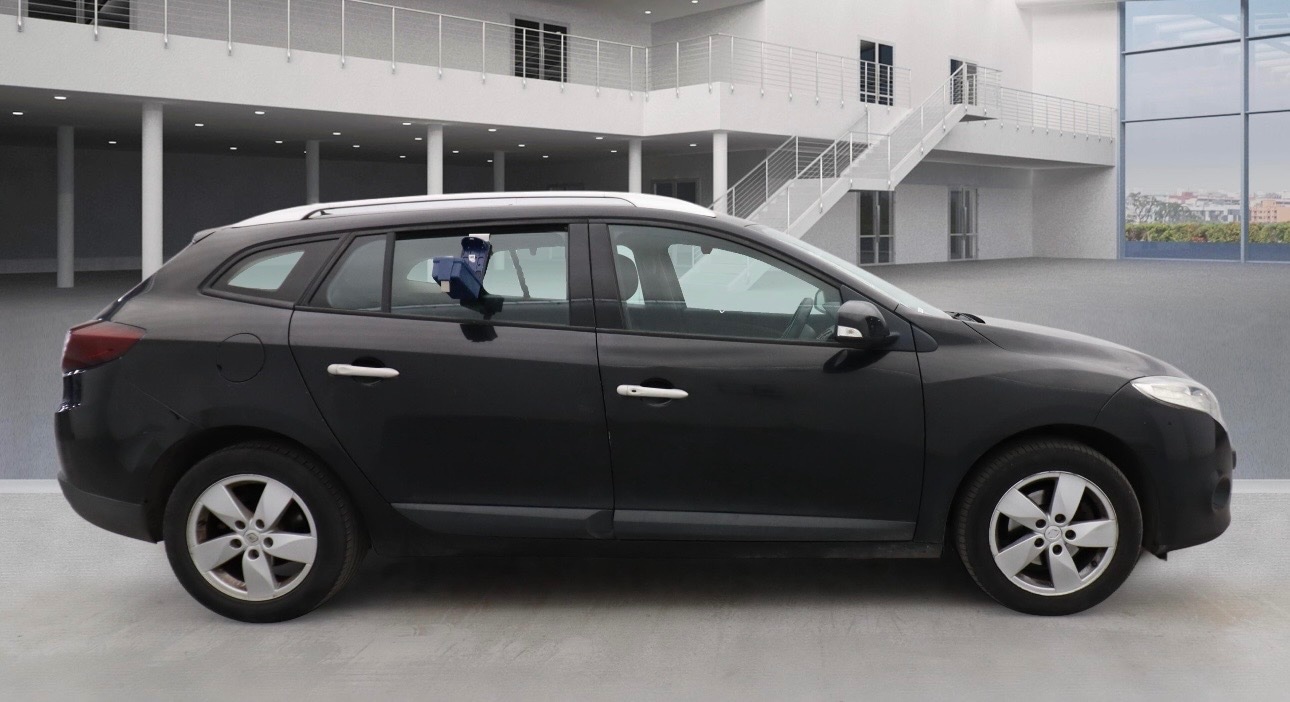 Used Renault Megane 2011 for sale - 77086593: Photo 2