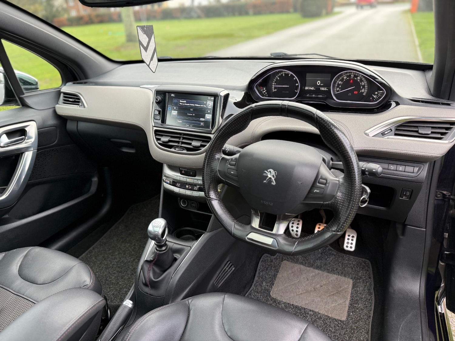 Used Peugeot 208 2014 for sale - 77381209: Photo 15