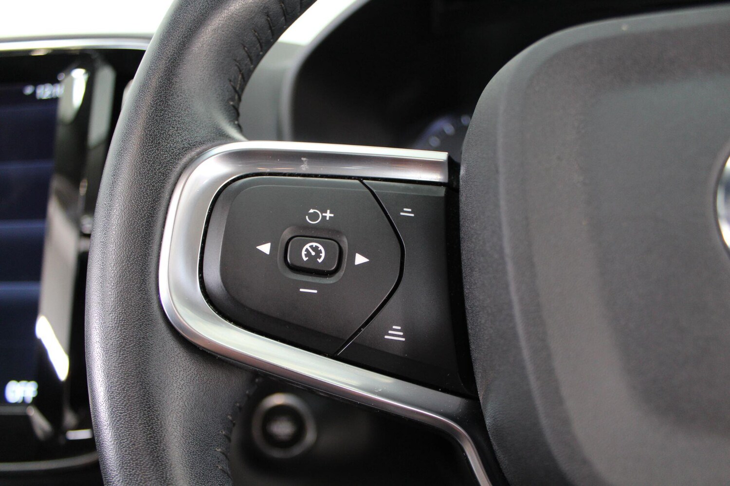 Used Volvo XC40 for sale - 77909789: Photo 53