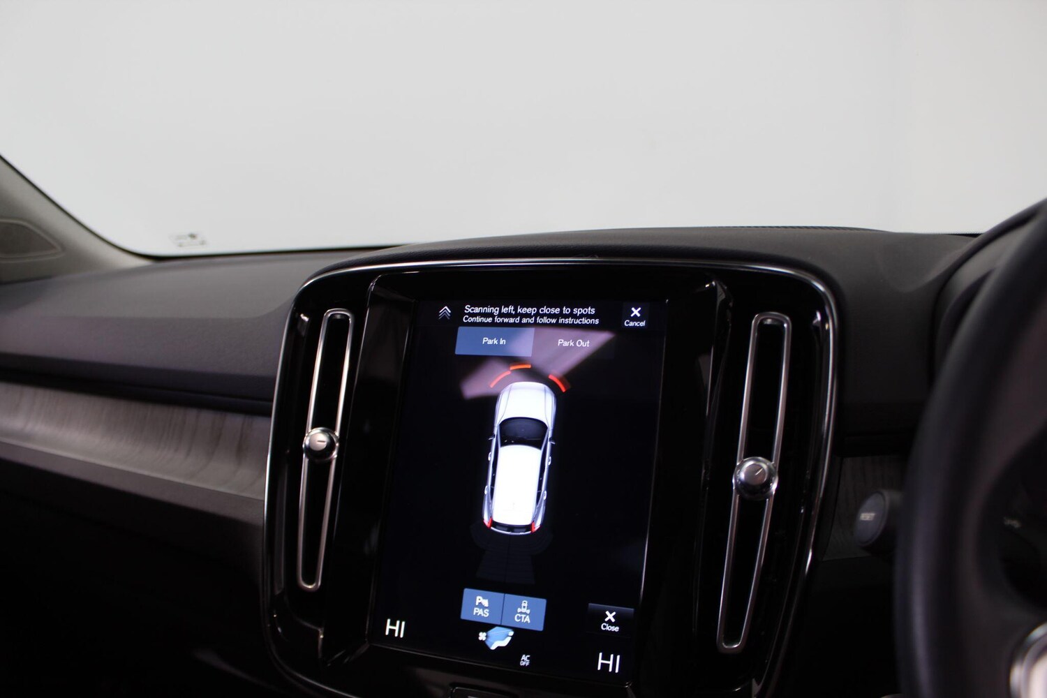 Used Volvo XC40 for sale - 77909789: Photo 63