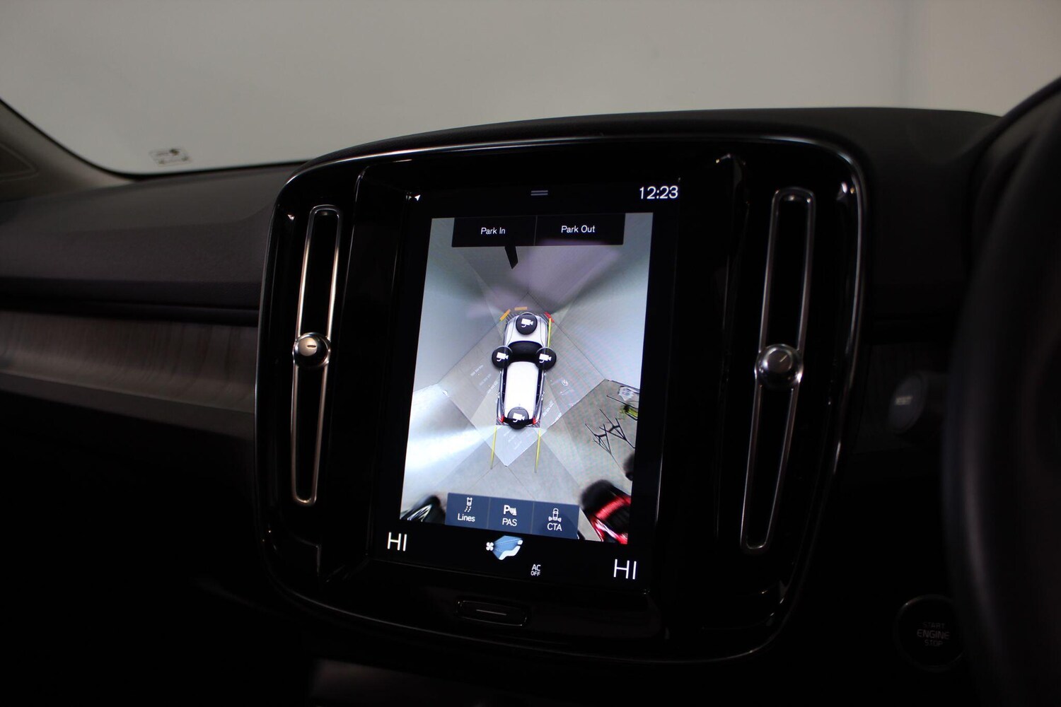 Used Volvo XC40 for sale - 77909789: Photo 64