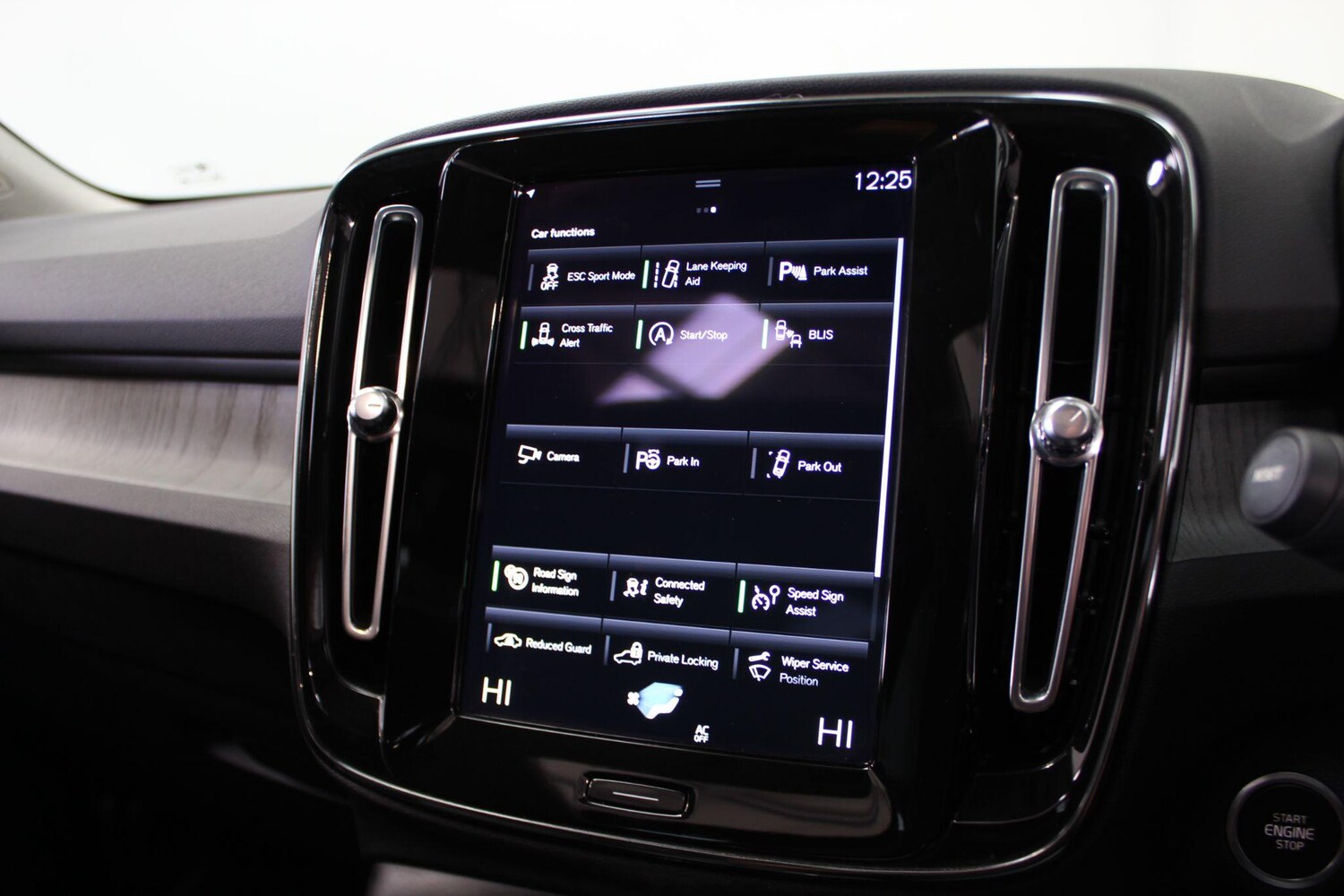 Used Volvo XC40 for sale - 77909789: Photo 73