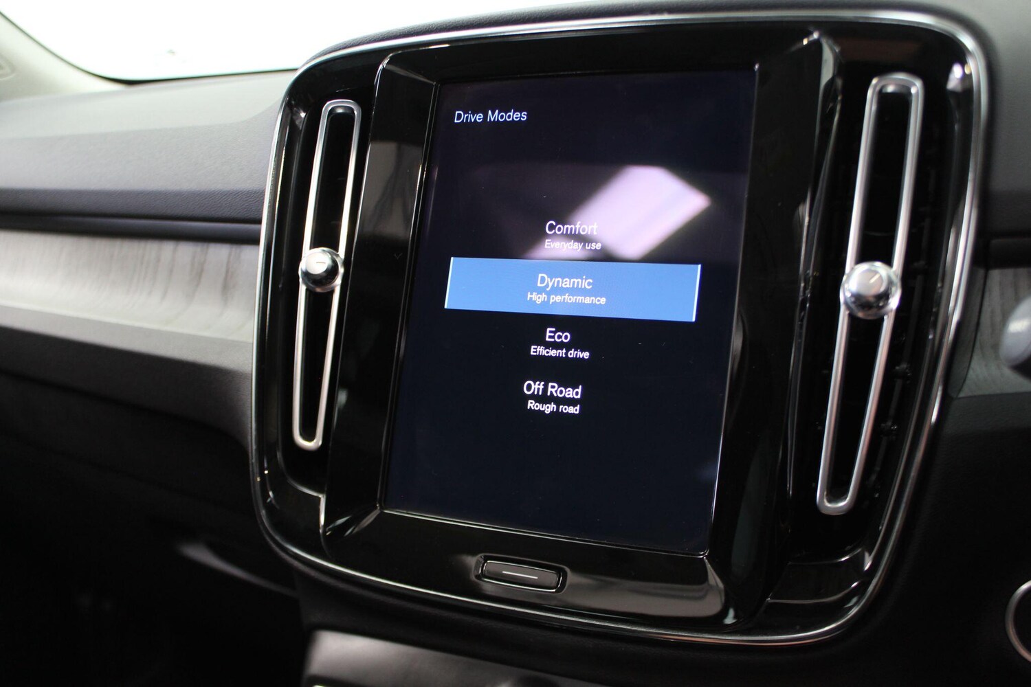 Used Volvo XC40 for sale - 77909789: Photo 84