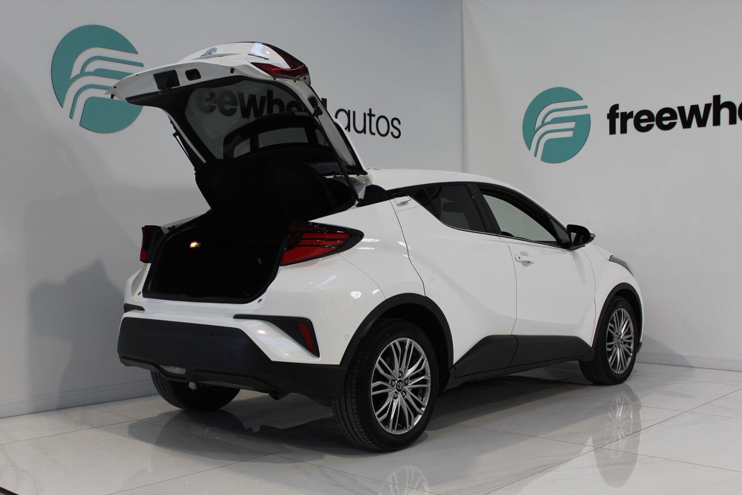 Used Toyota C-HR for sale - 77909751: Photo 24