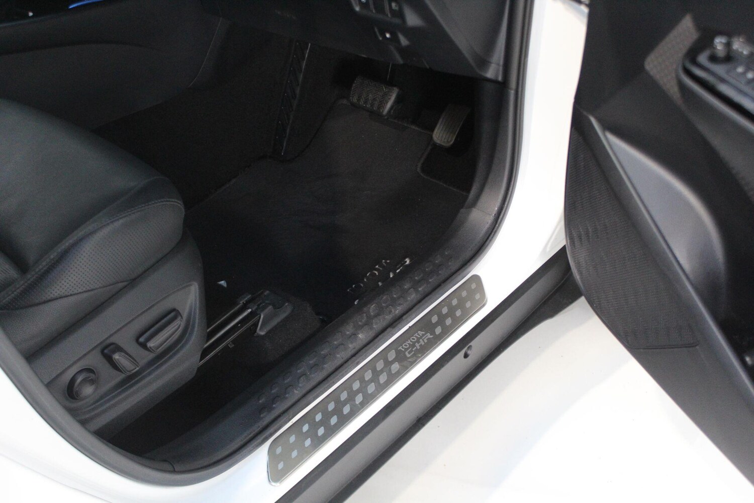 Used Toyota C-HR for sale - 77909751: Photo 41